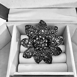 Marcasite Stretch Band flower Ring